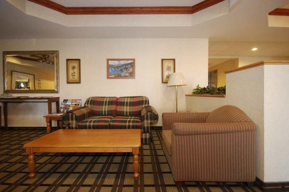 Comfort Suites South Haven Near I-96 Buitenkant foto