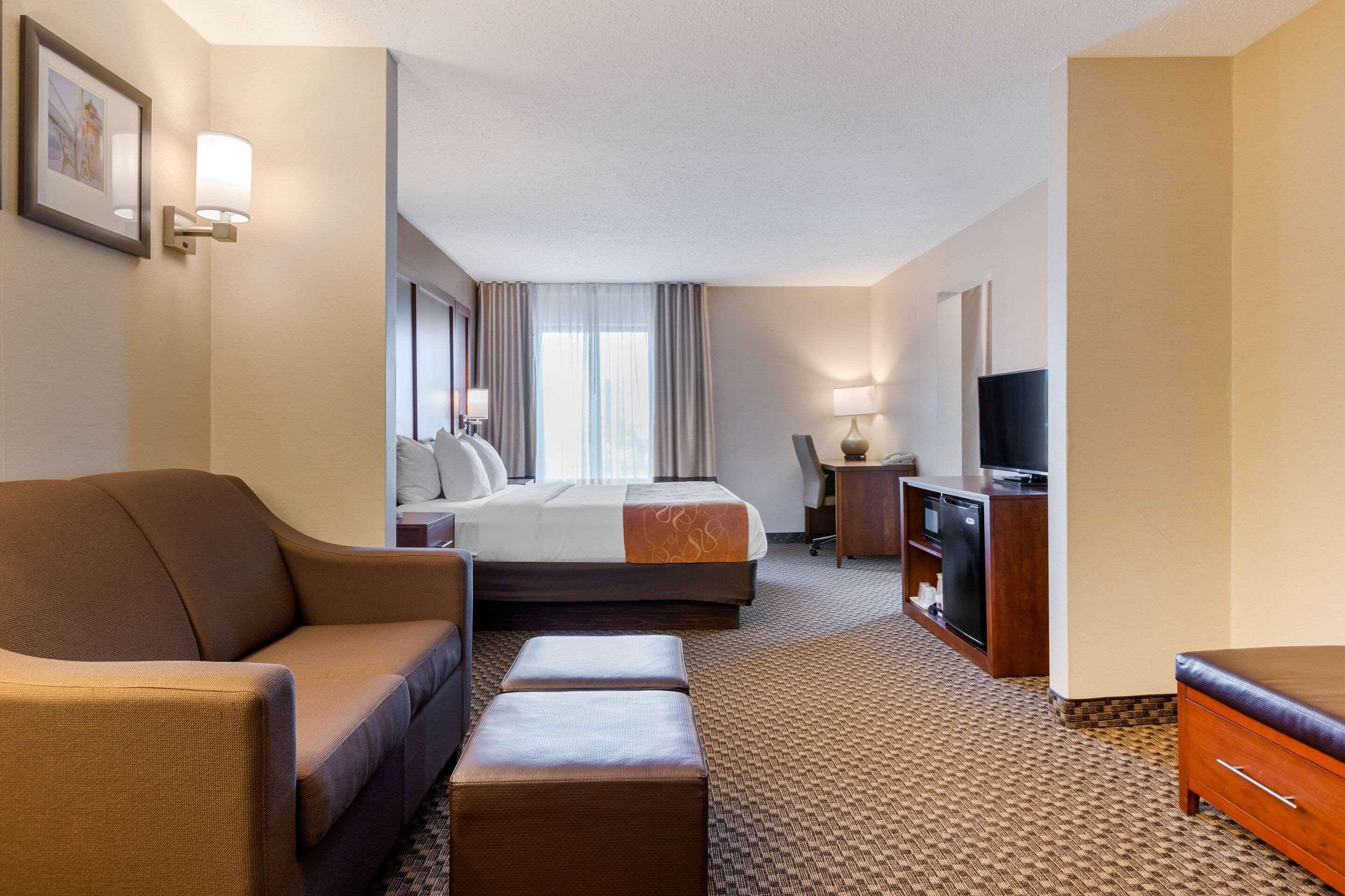 Comfort Suites South Haven Near I-96 Buitenkant foto