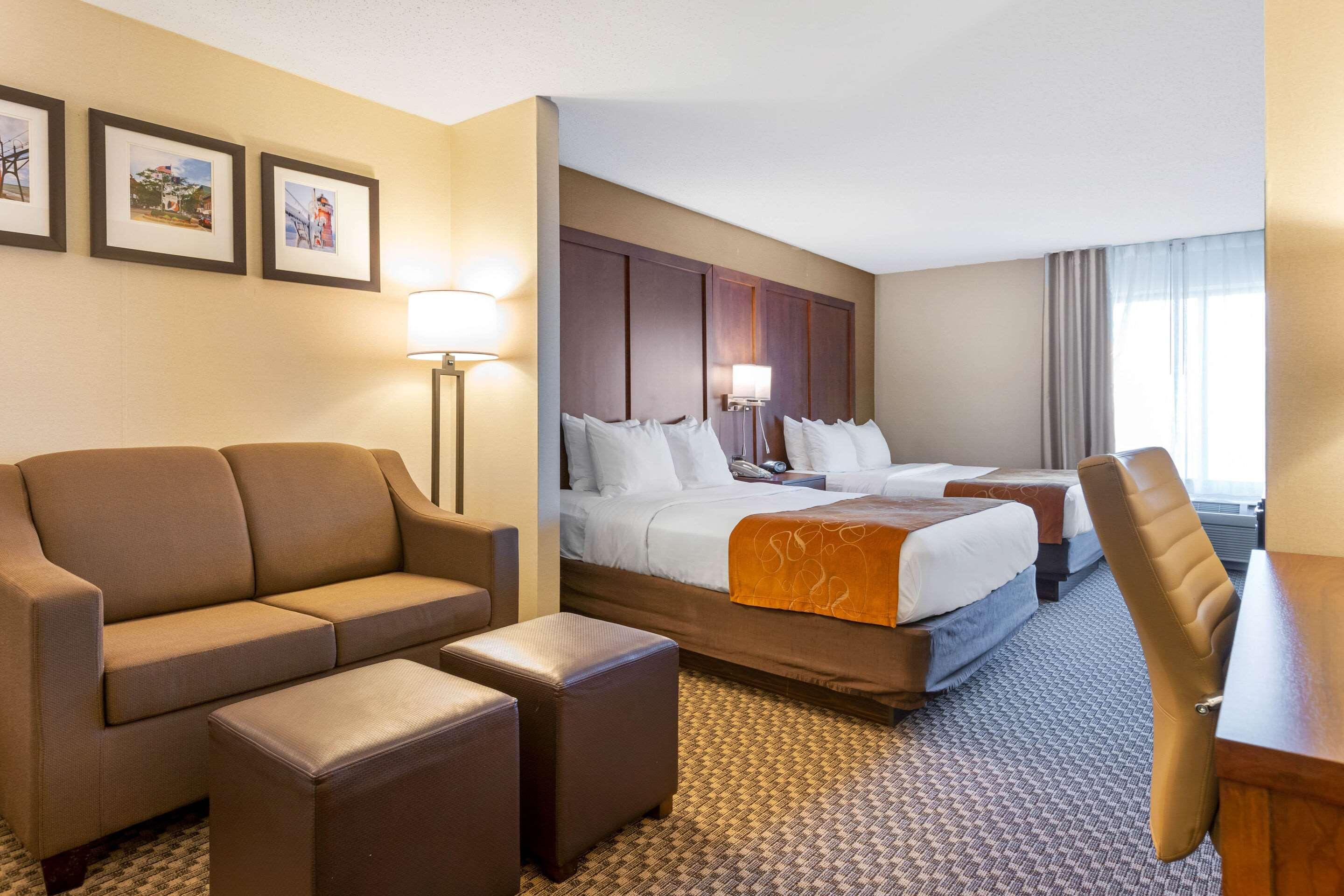 Comfort Suites South Haven Near I-96 Buitenkant foto
