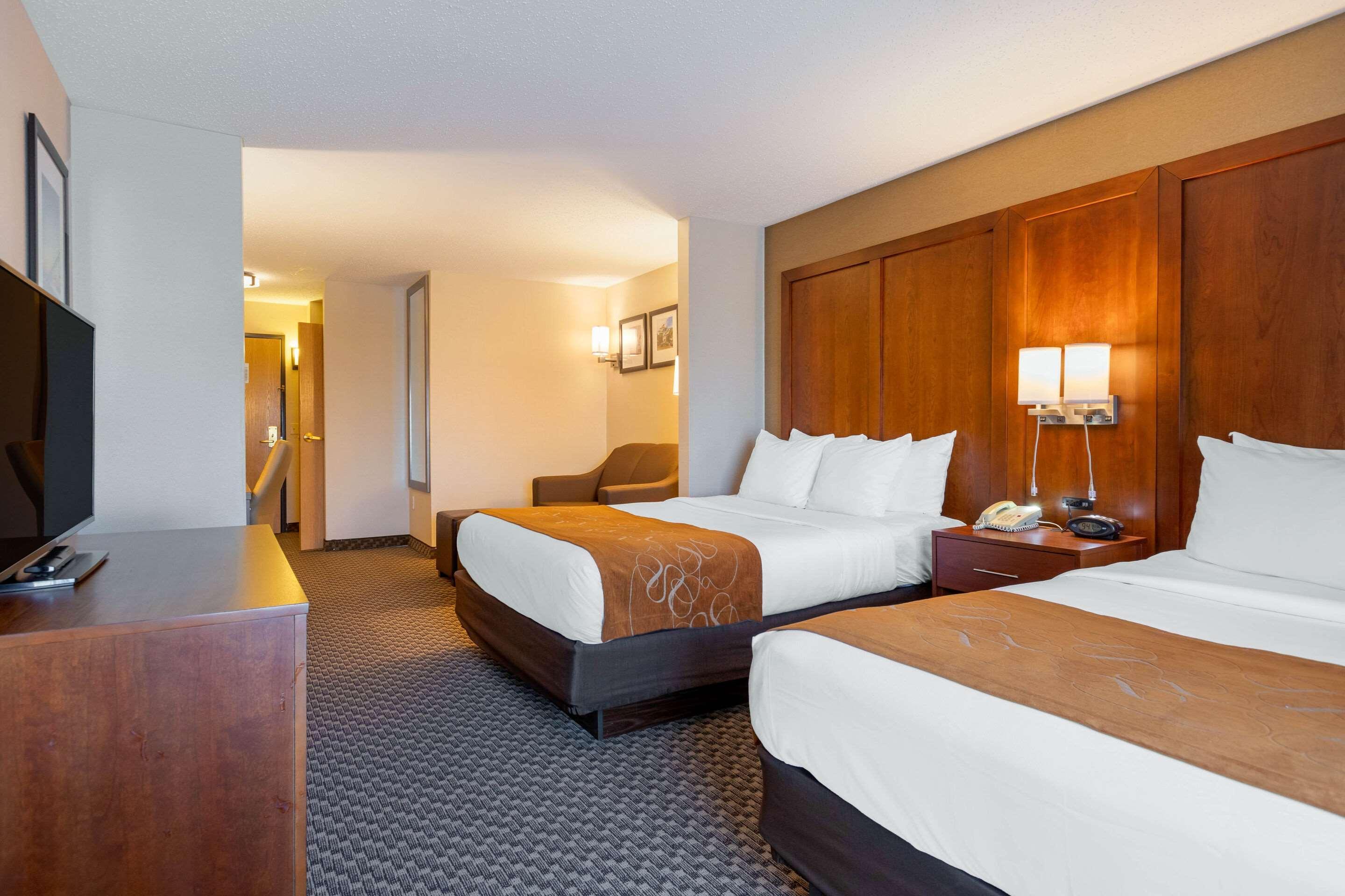 Comfort Suites South Haven Near I-96 Buitenkant foto