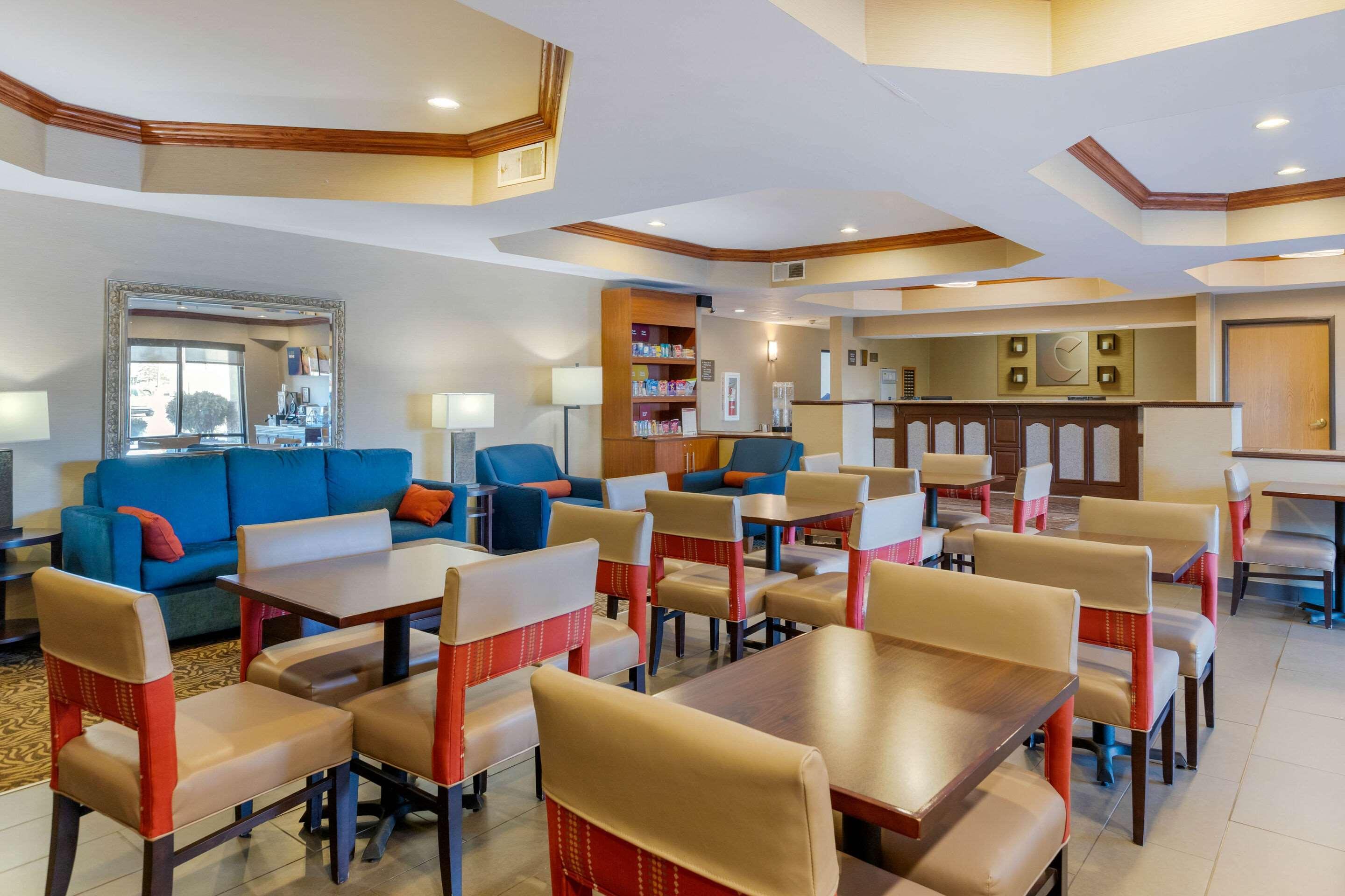 Comfort Suites South Haven Near I-96 Buitenkant foto