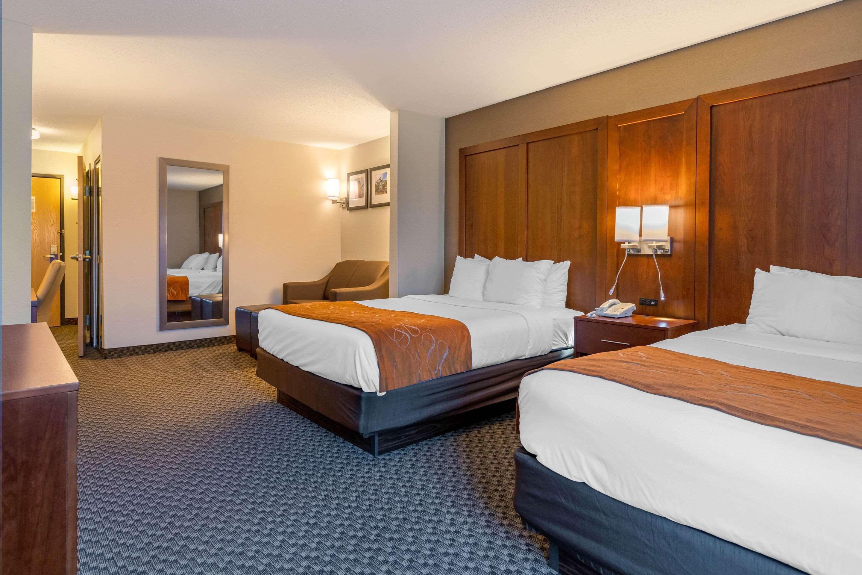 Comfort Suites South Haven Near I-96 Buitenkant foto