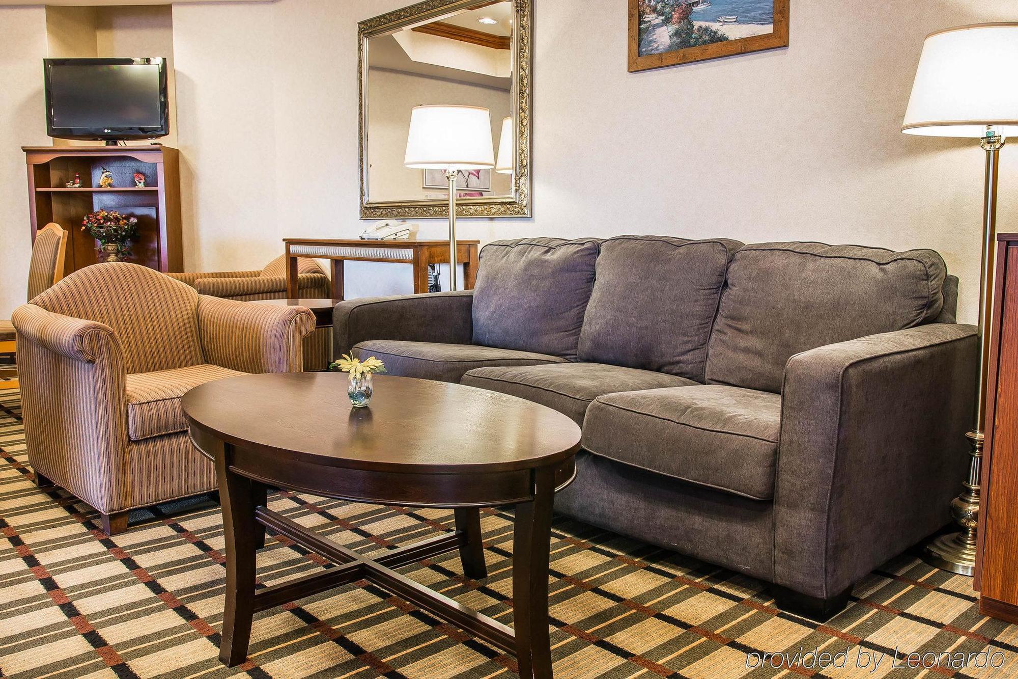 Comfort Suites South Haven Near I-96 Buitenkant foto