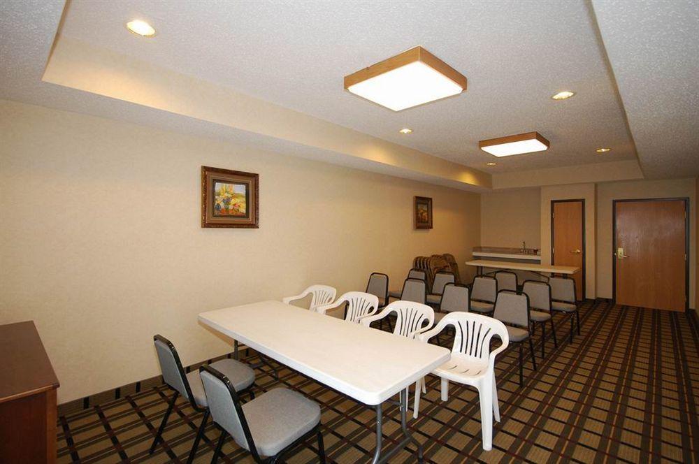 Comfort Suites South Haven Near I-96 Buitenkant foto