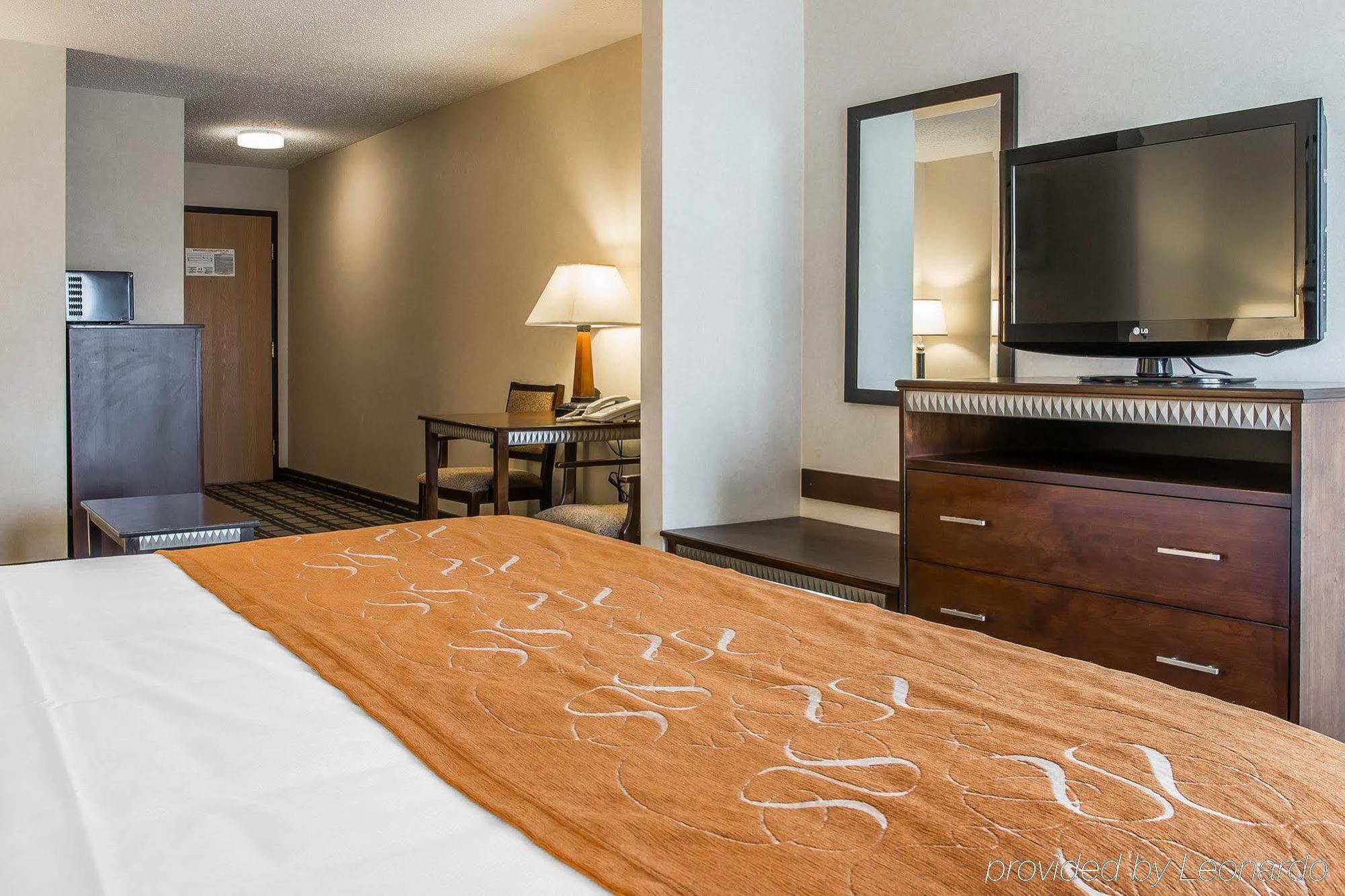 Comfort Suites South Haven Near I-96 Buitenkant foto