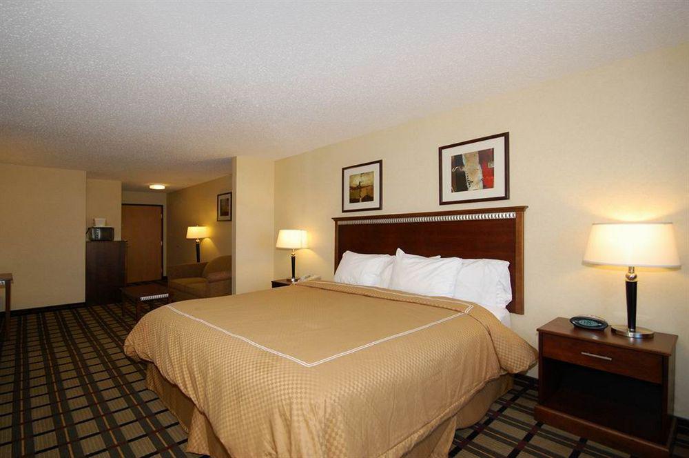 Comfort Suites South Haven Near I-96 Buitenkant foto