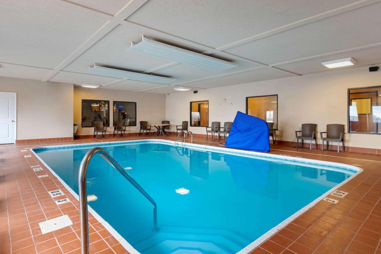 Comfort Suites South Haven Near I-96 Buitenkant foto